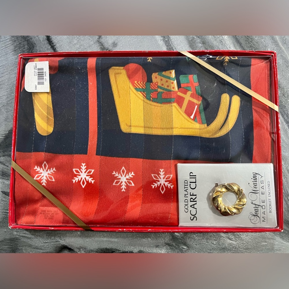 New in Box Vintage Christmas Collection Scarf Set W/Clip/Pamphlet Made In Italy!